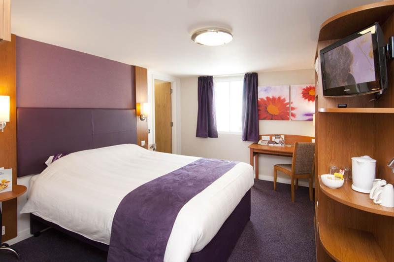 Premier Inn 伊夫舍姆 外观 照片