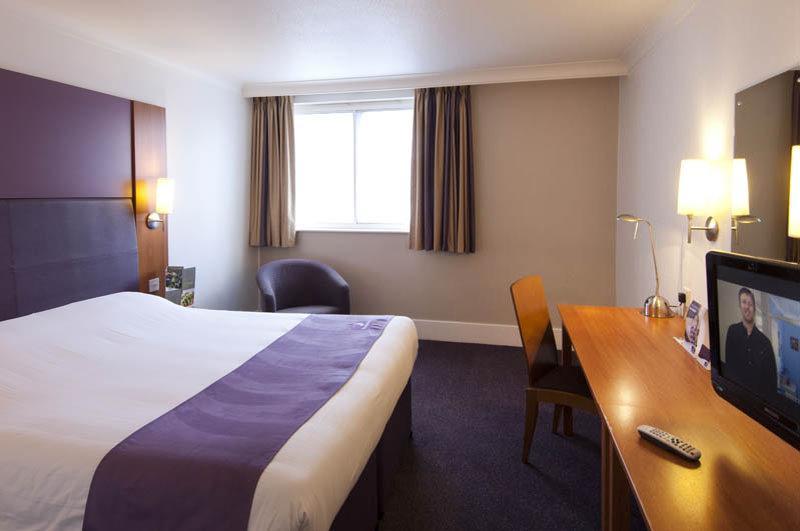 Premier Inn 伊夫舍姆 外观 照片