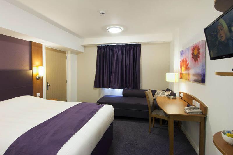 Premier Inn 伊夫舍姆 外观 照片